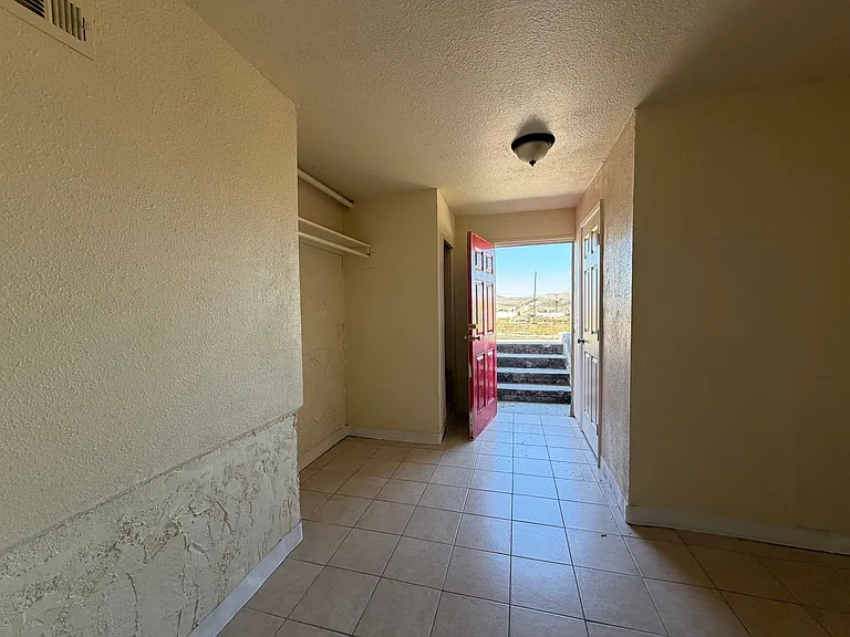 504 E Williams St — Photo 4