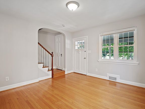 3rd image of 27 N Bedford St