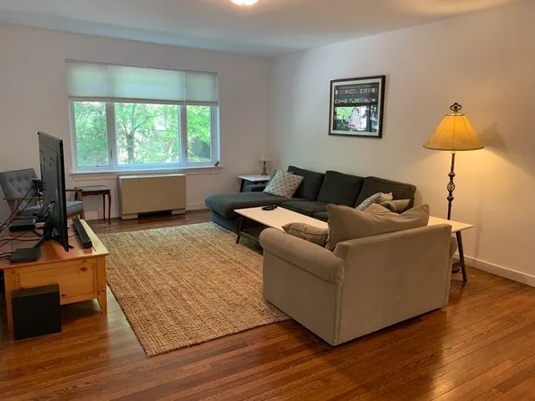 94 Griggs Rd APT 11, Brookline, MA 02446