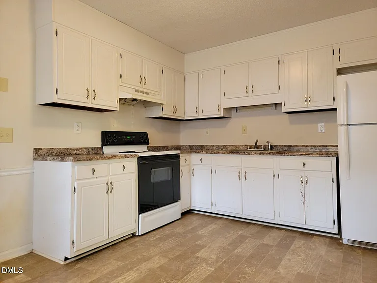 809 Plentywood Ct — Photo 4