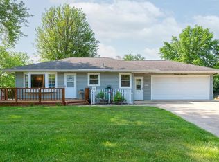 1319 Rainbow Dr, Cedar Falls, IA 50613
