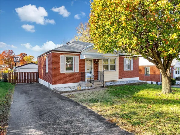 9819 Chesterton Dr, Saint Louis, MO 63123