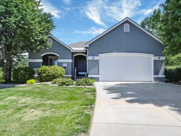2700 Saint Michael Cir, Manhattan, KS 66502