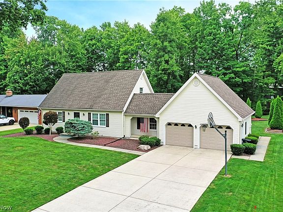 3rd image of 224 Old Oak Dr