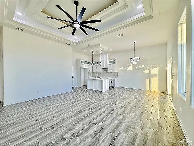 2304 E Tamarindo Ave — Photo 2