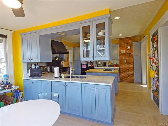3rd image of 390 Larch Ave