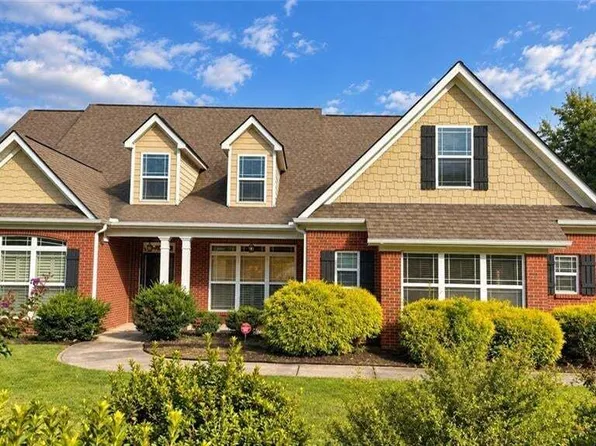 440 Nora Dr, Fayetteville, GA 30215