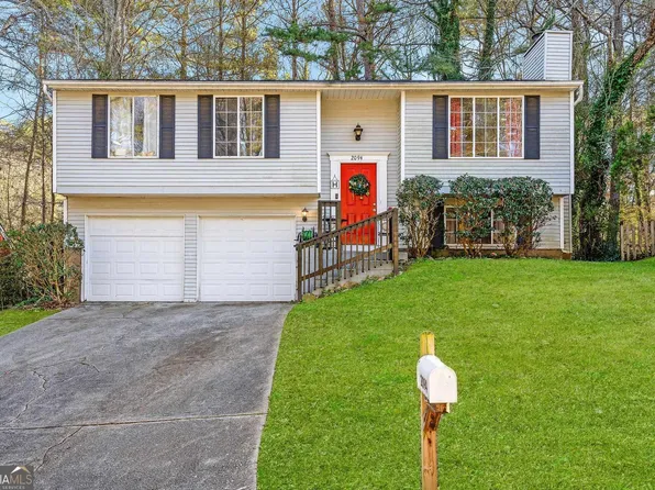 2094 Scarbrough Dr, Stone Mountain, GA 30088