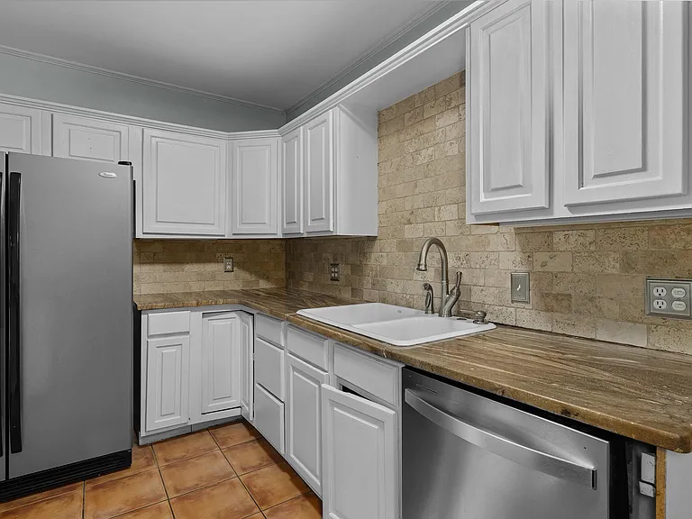 720 Cecile Pl — Photo 8