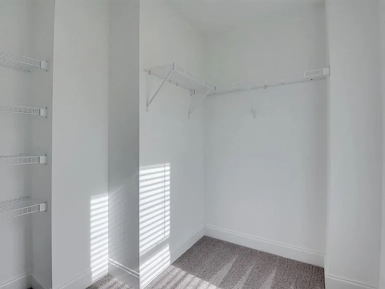 1011 Spotswood Cir — Photo 11
