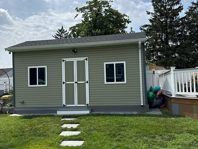 735 Baylor St — Photo 3