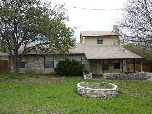 5th image of 1202 Oakwood Dr