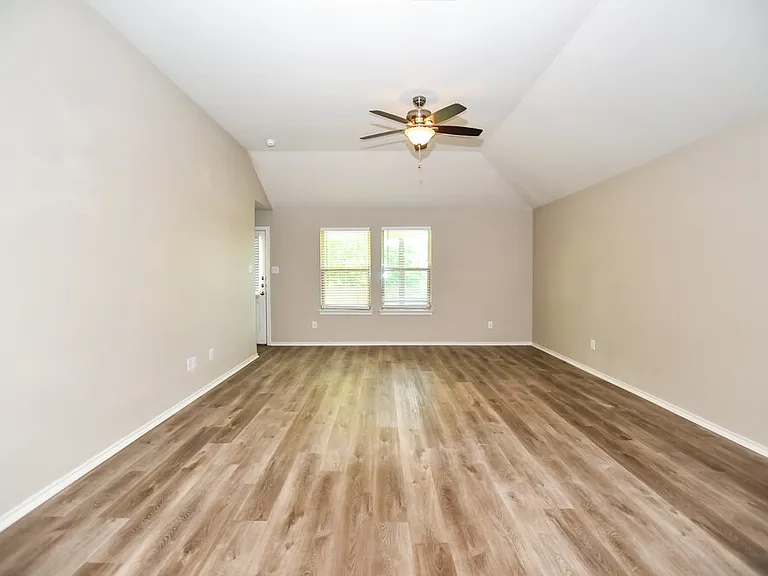 4713 Joshua Dr — Photo 4