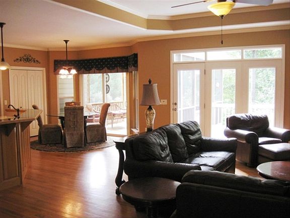 4th image of 826 Brooke Stone Dr