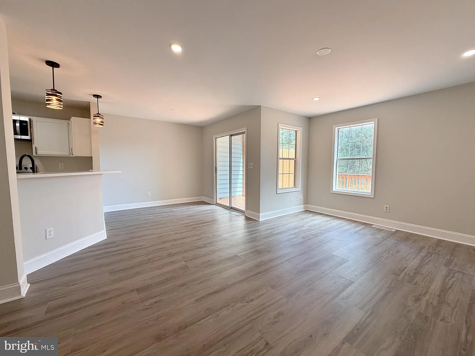 3 bed, 3.5 bath, 2248 sqft, $2,350 — Photo 3