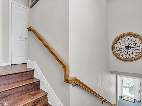 4th image of 832 Oak St