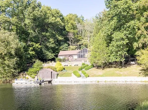 8992 N Lick Creek Rd, Morgantown, IN 46160