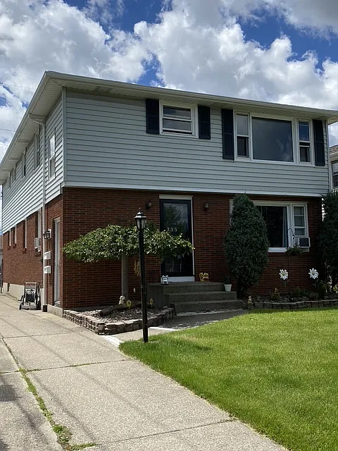 2 bed, 1170 sqft, $1,500 — Photo 2