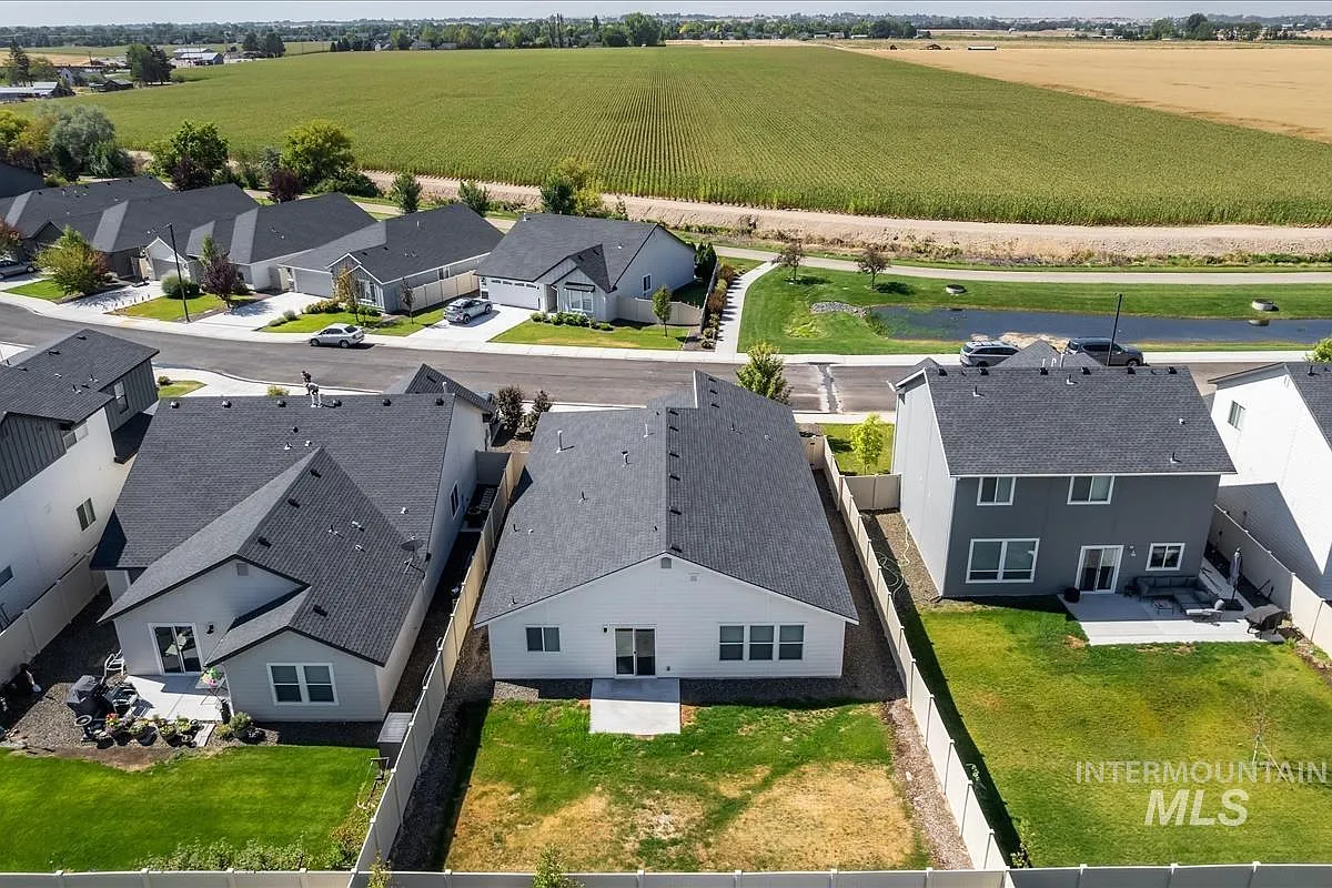 4 bed, 2025 sqft, $2,720 — Photo 3