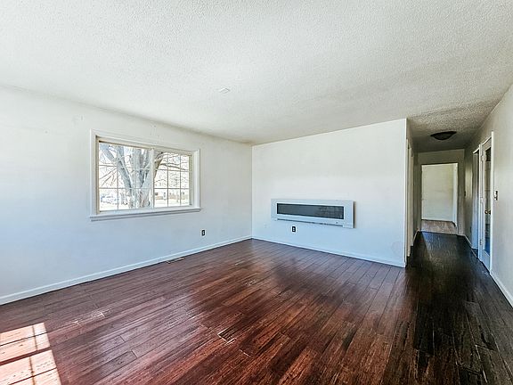 5th image of 450 Skyline Dr