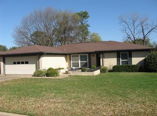 420 Baker Dr, Hurst, TX 76054
