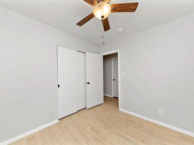 11 Lawndale Ave — Photo 8