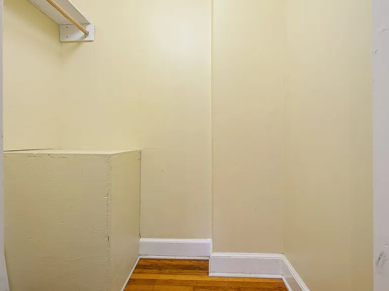 713 W Knox St — Photo 15