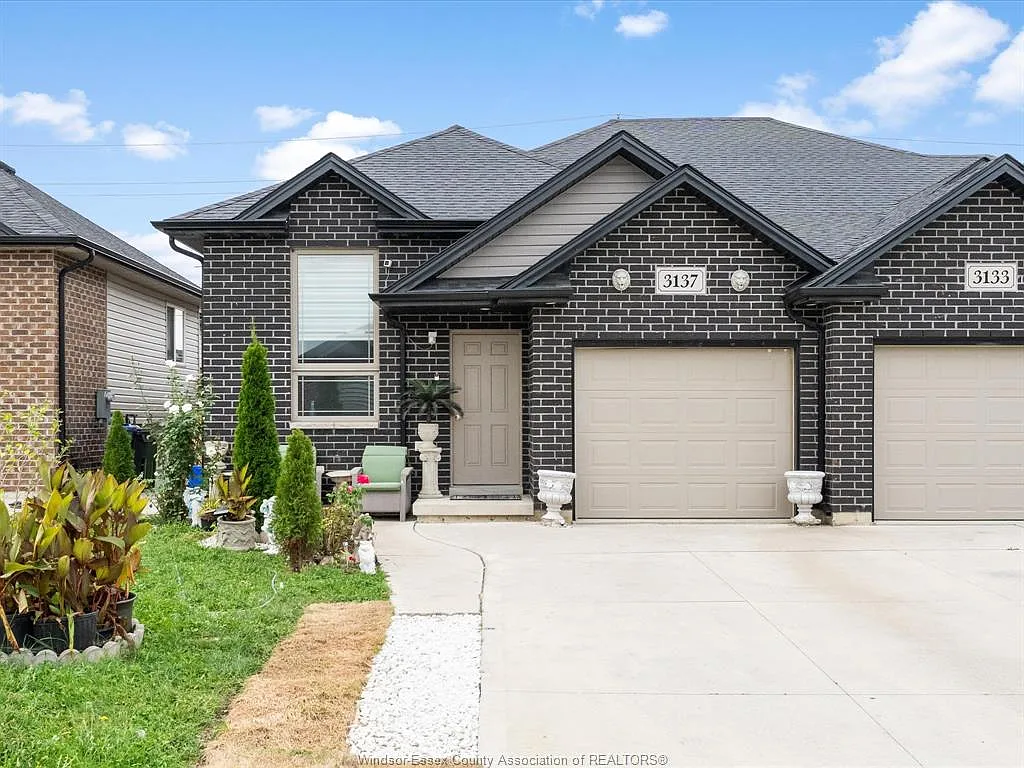 3 bed, $2,900 — Photo 2