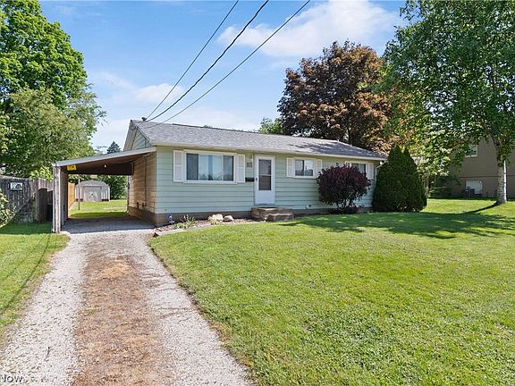 2nd image of 915 Valley Dr NW