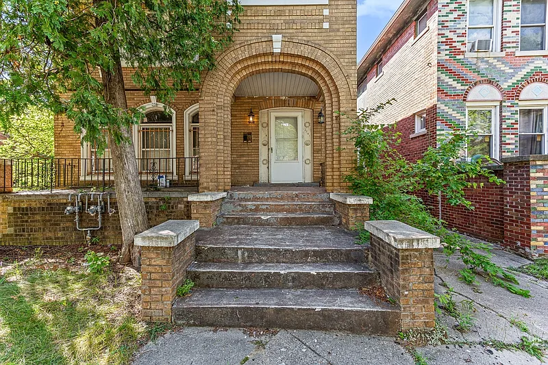 3 bed, 1.0 bath, 1400 sqft, $1,395 — Photo 1