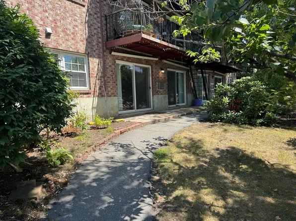 75 Edgelawn Ave APT 2, North Andover, MA 01845