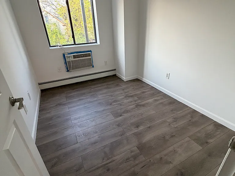741 E 217th St #2R — Photo 6