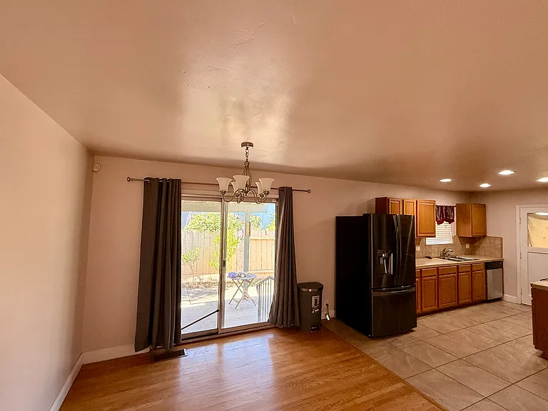 2110 Fraser Ave — Photo 4