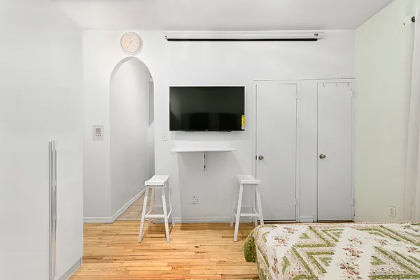 Rented by Douglas Elliman | media 28