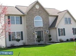 40 Pacific Ave, Sinking Spring, PA 19608