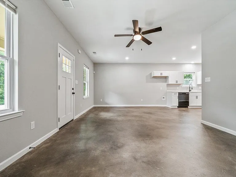 2844 Nathan Ave — Photo 10
