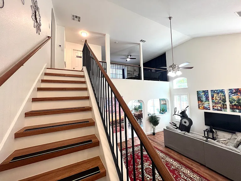 2106 Huxley Ln — Photo 20