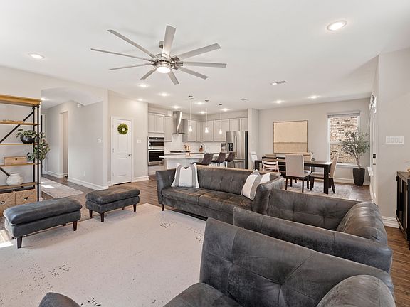 2nd image of 1413 Bellingham Ln