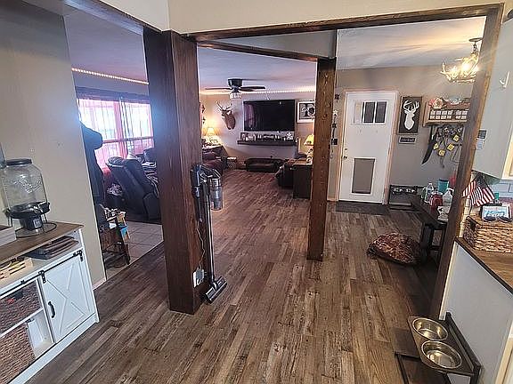 5th image of 370 Olive St