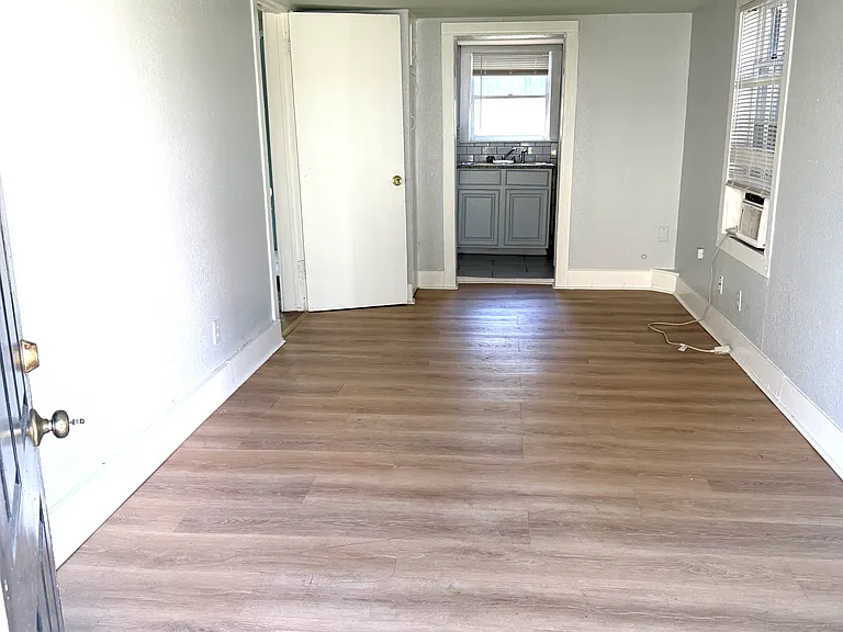 1011 62nd St #B — Photo 3