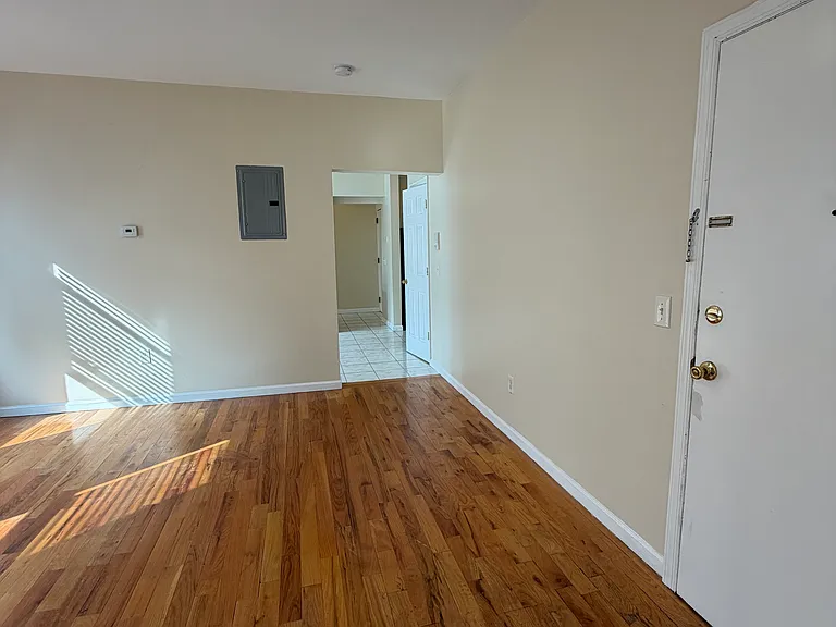 21 Robert Pl #2R — Photo 6