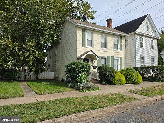 3rd image of 105 N American Ave