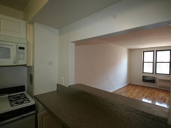 3rd image of 29 Franklin Blvd #5R