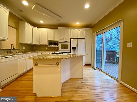5th image of 4120 Fairfax Center Creek Dr