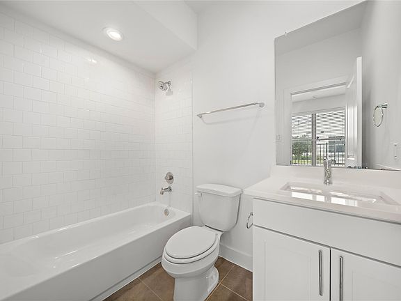 5th image of 2603 Hutchins St