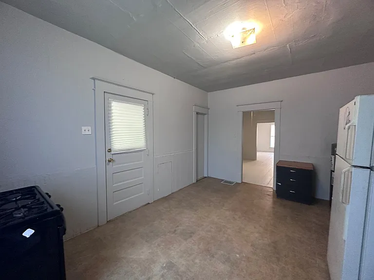 215 Cook St — Photo 3