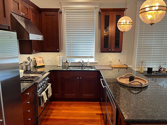 4th image of 3241 N Clifton Ave