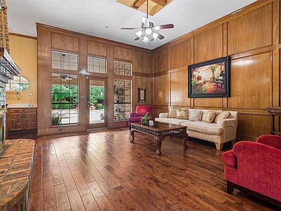 5th image of 4008 Brookside Dr
