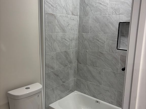 5th image of 137 W Washington Ln #1