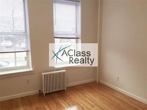 5th image of 3230 38th St